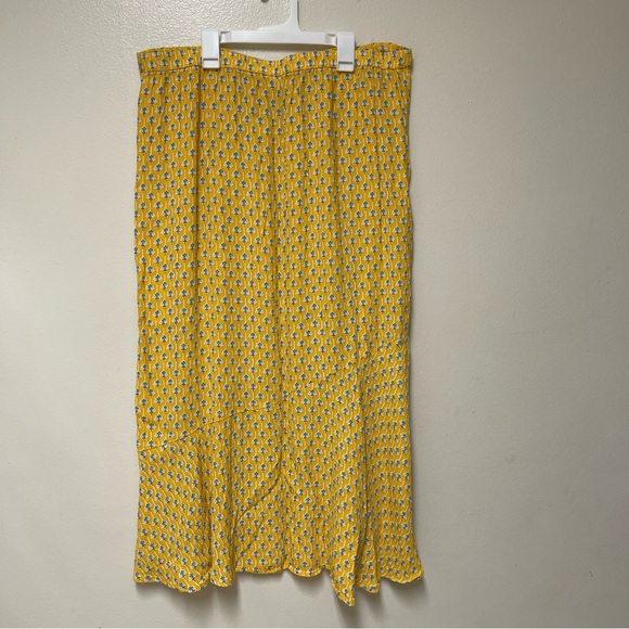 RHODE x Target Dainty Lotus Print Midi Skirt
Yellow Floral XL Boho Target Collab - Picture 2 of 9